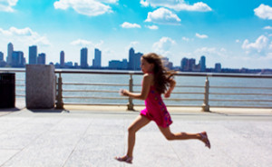 Niña corriendo BUENA