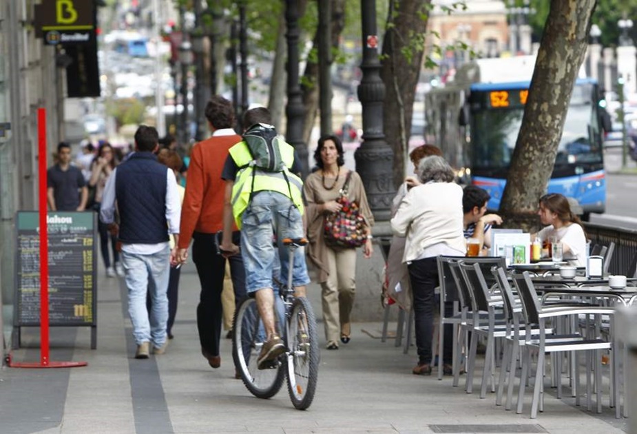 Los carriles-bici han de estar en las calzadas, nunca en las aceras